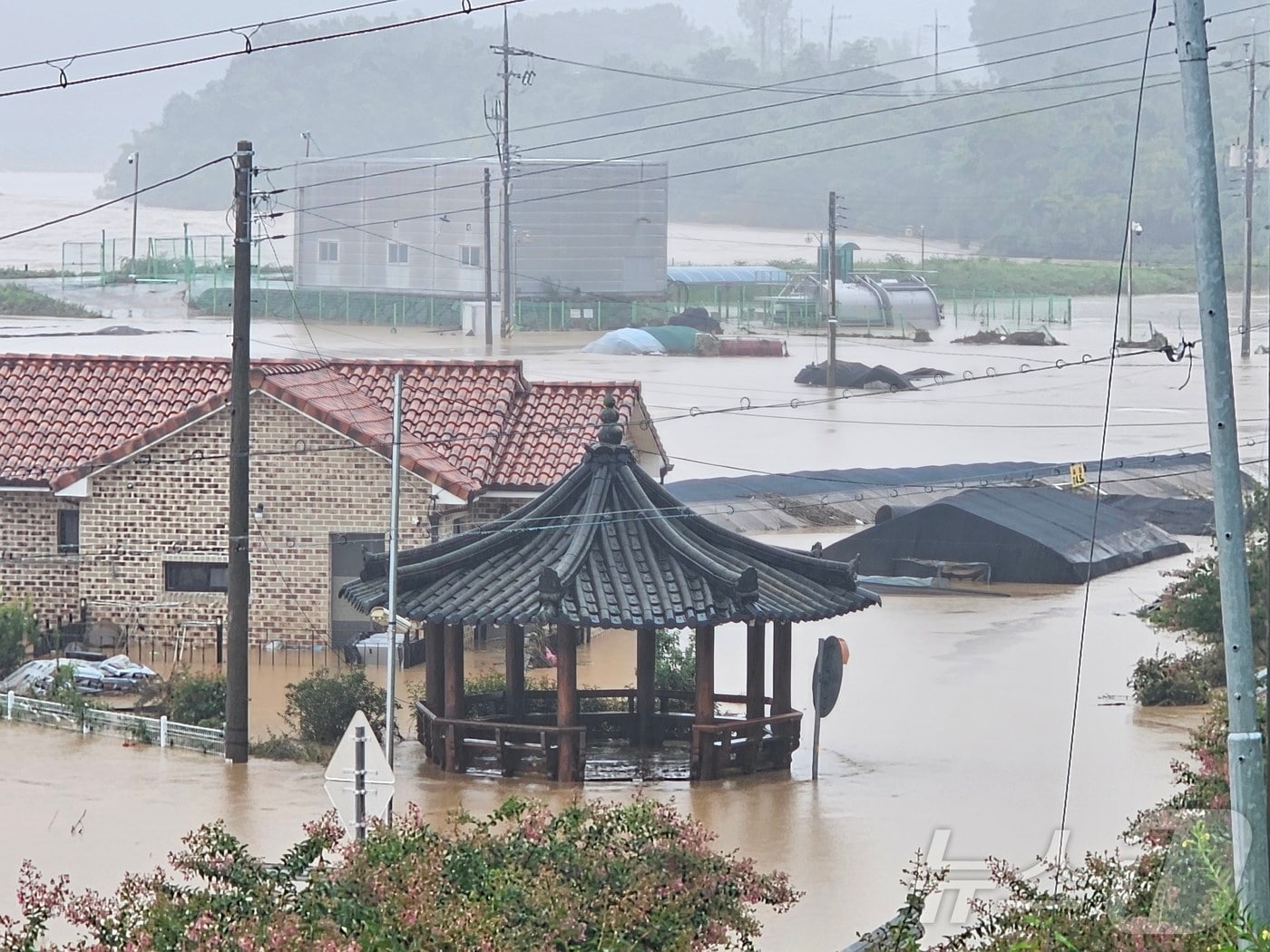 19일 내린 집중호우로 경남 산청 생비량면 일대가 잠겨있다. ⓒ News1 한송학 기자