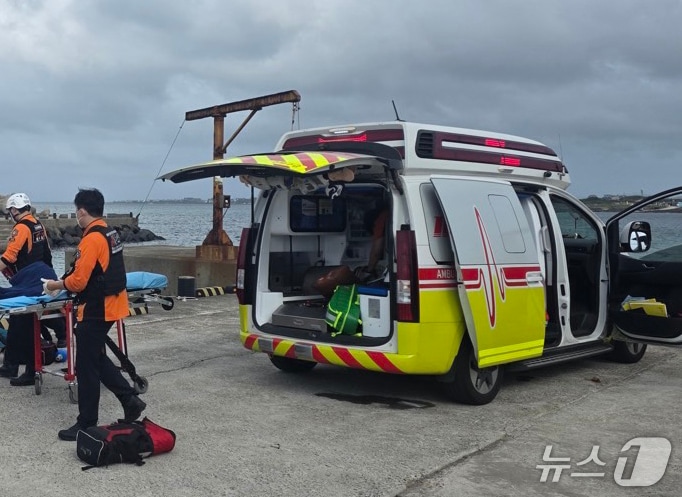 19일 오후 제주시 구좌읍 평대포구 인근 수난사고 현장.(제주소방안전본부 제공. 재판매 및 DB 금지)