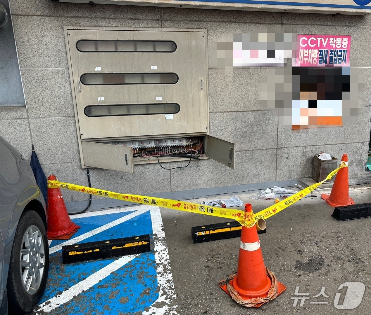 전기스파크로 화상을 입는 사고가 발생한 군산시 나운동 소재 건물.(전북 소방 제공. 재판매 및 DB금지)