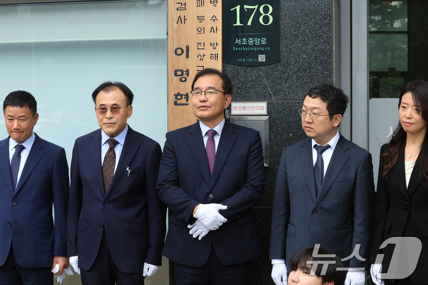 채수근 해병 순직 사건을 수사하는 순직해병 특별검사팀 이명현 특별검사가이 2일 오전 서울 서초구 서초중앙로 특검사무실 앞에서 가진 현판식에서 발언을 하고 있다. 특검팀은 이날 첫 조사로 구명 로비 의혹을 받는 임성근 전 해병대 1사단장을 소환 조사한다. 2025.7.2/뉴스1 ⓒ News1 박정호 기자