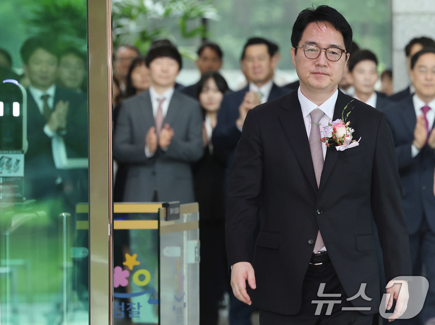 심우정 검찰총장이 2일 퇴임식을 마치고 서초구 대검찰청을 나서고 있다. 2025.7.2/뉴스1 ⓒ News1 이동해 기자