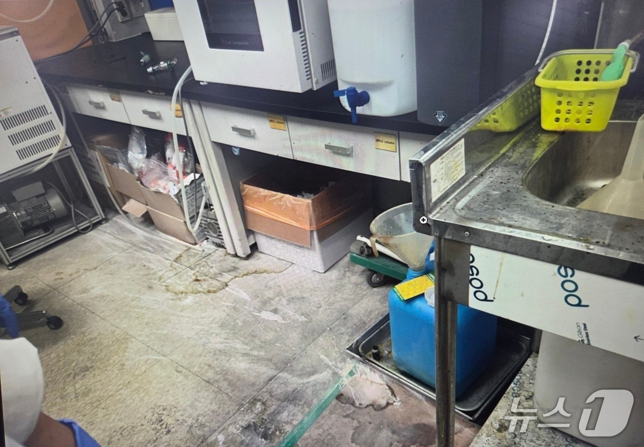 2일 오전 10시22분께 충남대학교 산학연교육연구관에서 폭발이 발생해 20대 1명이 화상을 입었다.(대전소방본부 제공) /뉴스1