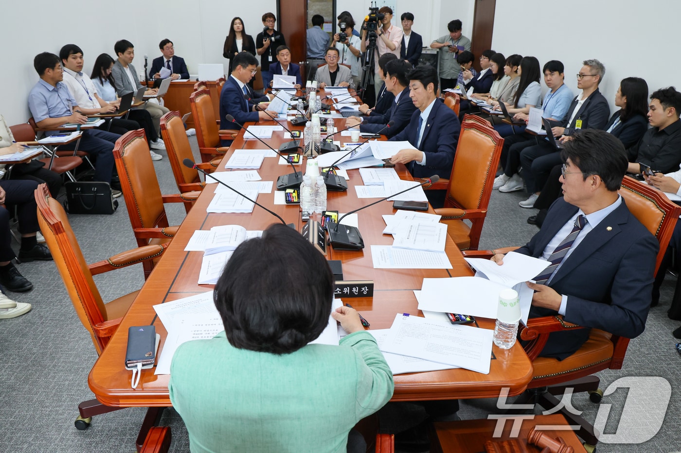 국회 과학기술정보방송통신위원회 정보통신방송법안심사소위원장인 김현 더불어민주당 간사가 2일 오후 서울 여의도 국회에서 국민의힘 불참 속 방송 3법 논의를 위해 제426회국회(임시회) 제2차 법안심사소위 회의를 주재하고 있다. 2025.7.2/뉴스1 ⓒ News1 안은나 기자