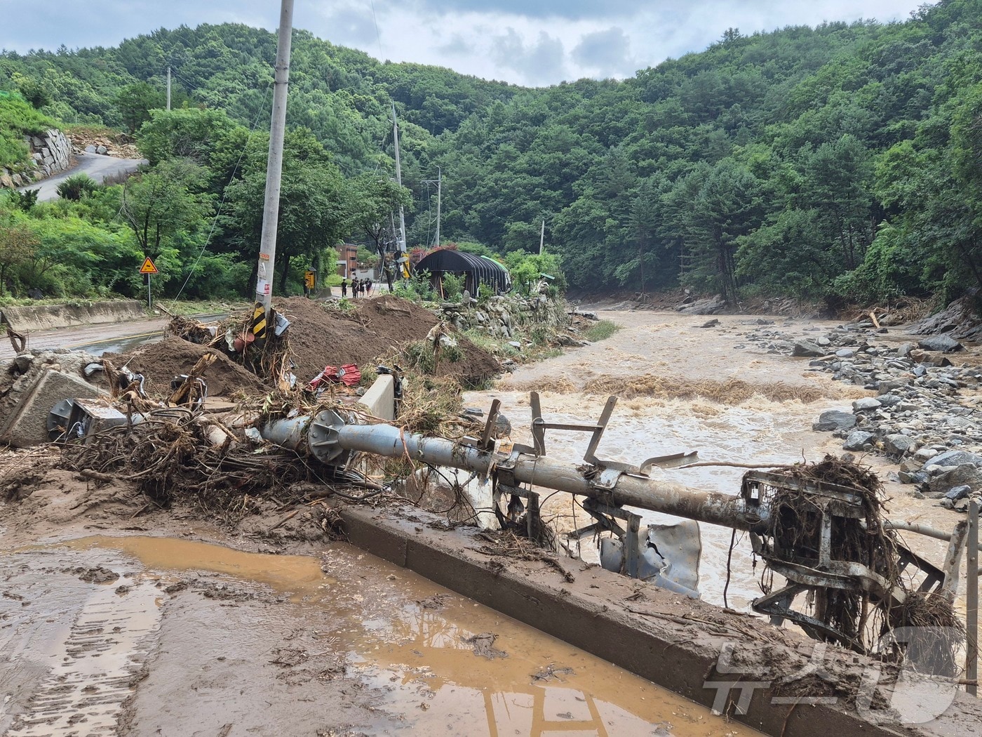 7월 20일 경기 가평군 조종면 마일1리 마을이 전날 밤부터 내린 집중호우로 쑥대밭이 됐다. 2025.7.20/뉴스1 ⓒ News1 양희문 기자