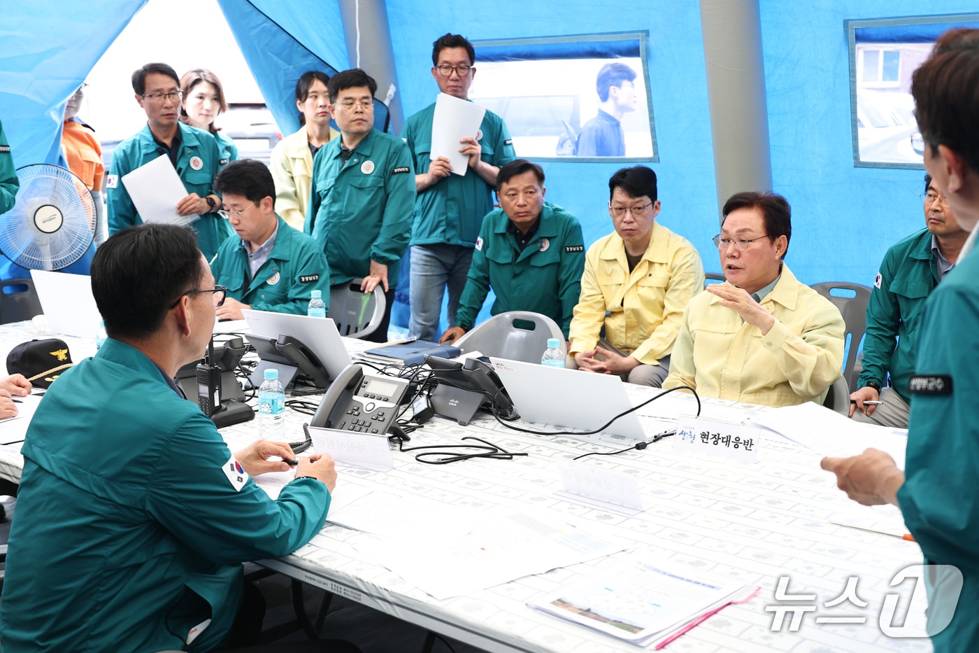 박완수 경남지사가 20일 오후 산청읍사무소에 설치된 재난현장 통합지원본부에서 상황회의를 주재하고 있다.(경남도 제공. 재판매 및 DB금지)