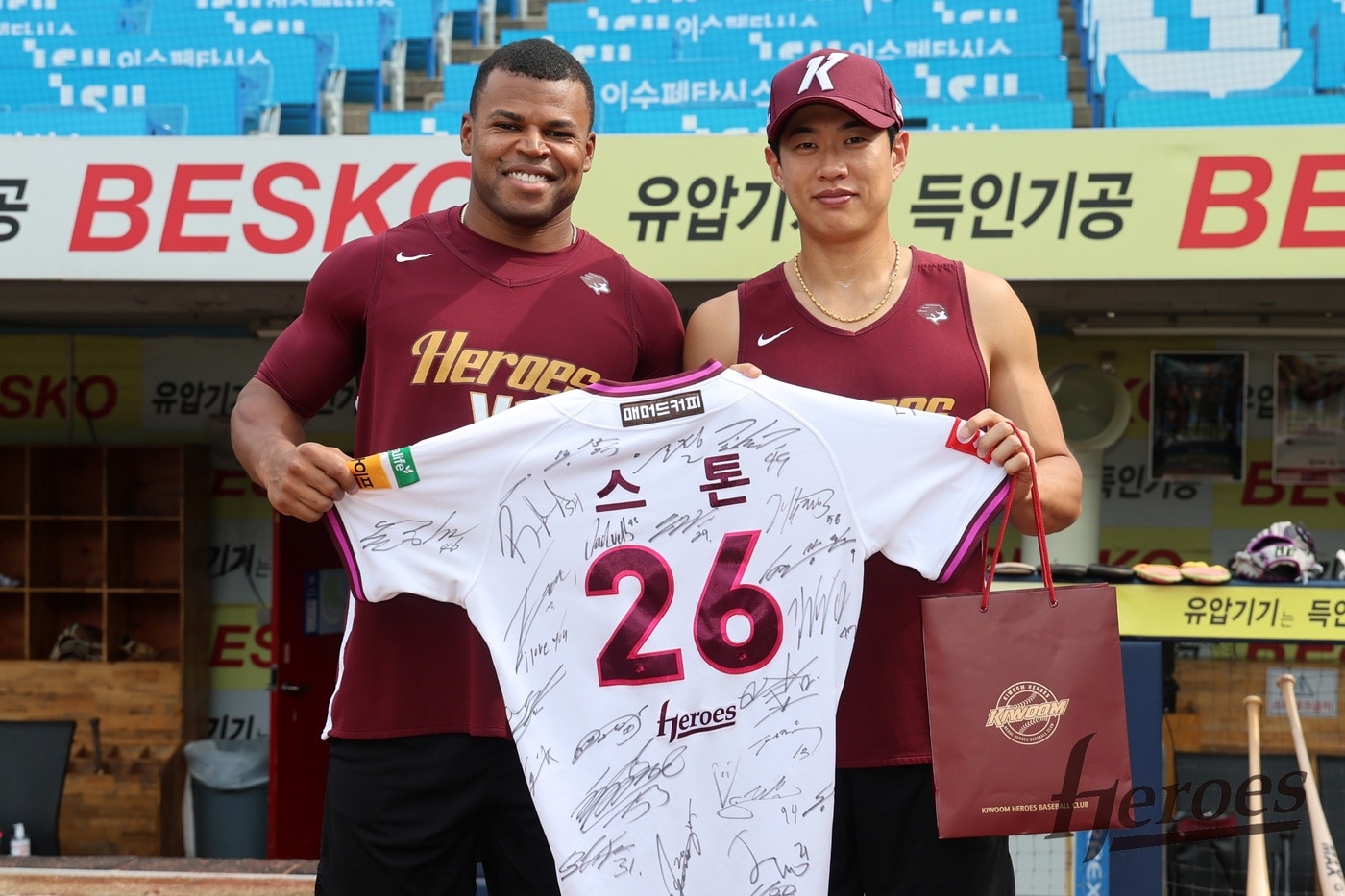 키움 히어로즈가 일시 대체 외국인 타자 스톤 개럿(왼쪽)과 결별했다. (키움 히어로즈 제공)