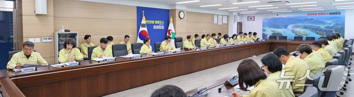 21일 전북 임실군이 폭우 피해 복구를 위한 회의를 갖고 있다.(임실군제공. 재판매 및 DB금지)2025.7.21/뉴스1