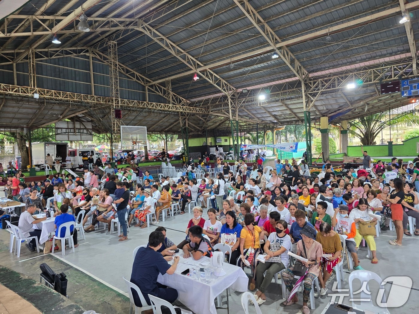 강릉시 의치한약연합회&#40;회장 박민&#41;가 주축이 된 의료봉사단&#40;단장 김남동&#41;이 지난 16~20일 필리핀 카비테&#40;Cavite&#41;주일대에서 해외 의료봉사활동을 하고 있다.&#40;강릉시 제공, 재판매 및 DB 금지&#41; 2025.7.21/뉴스1