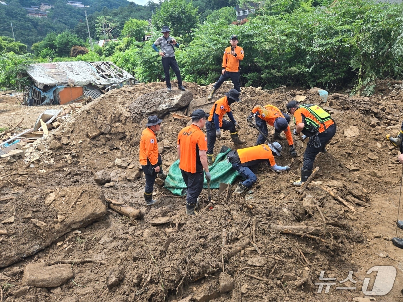 매몰된 실종자 수색 현장(경기 가평소방서 제공. 재판매 및 DB 금지)/뉴스1 