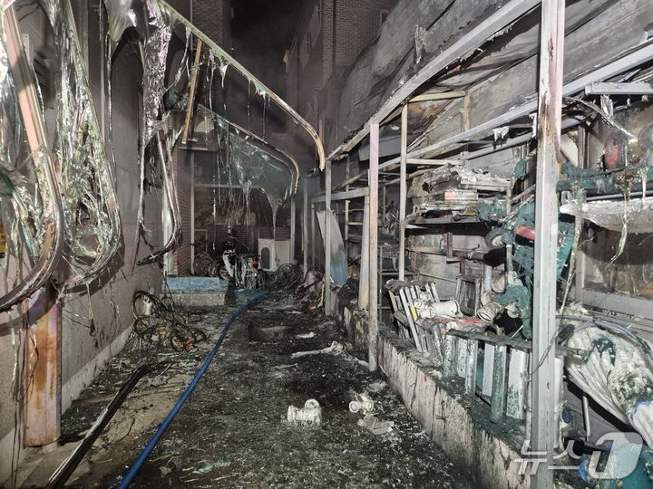 천안 불당동 자전거 판매점 화재 현장. (천안서북소방서 제공, 재판매 및 DB금지) / 뉴스1