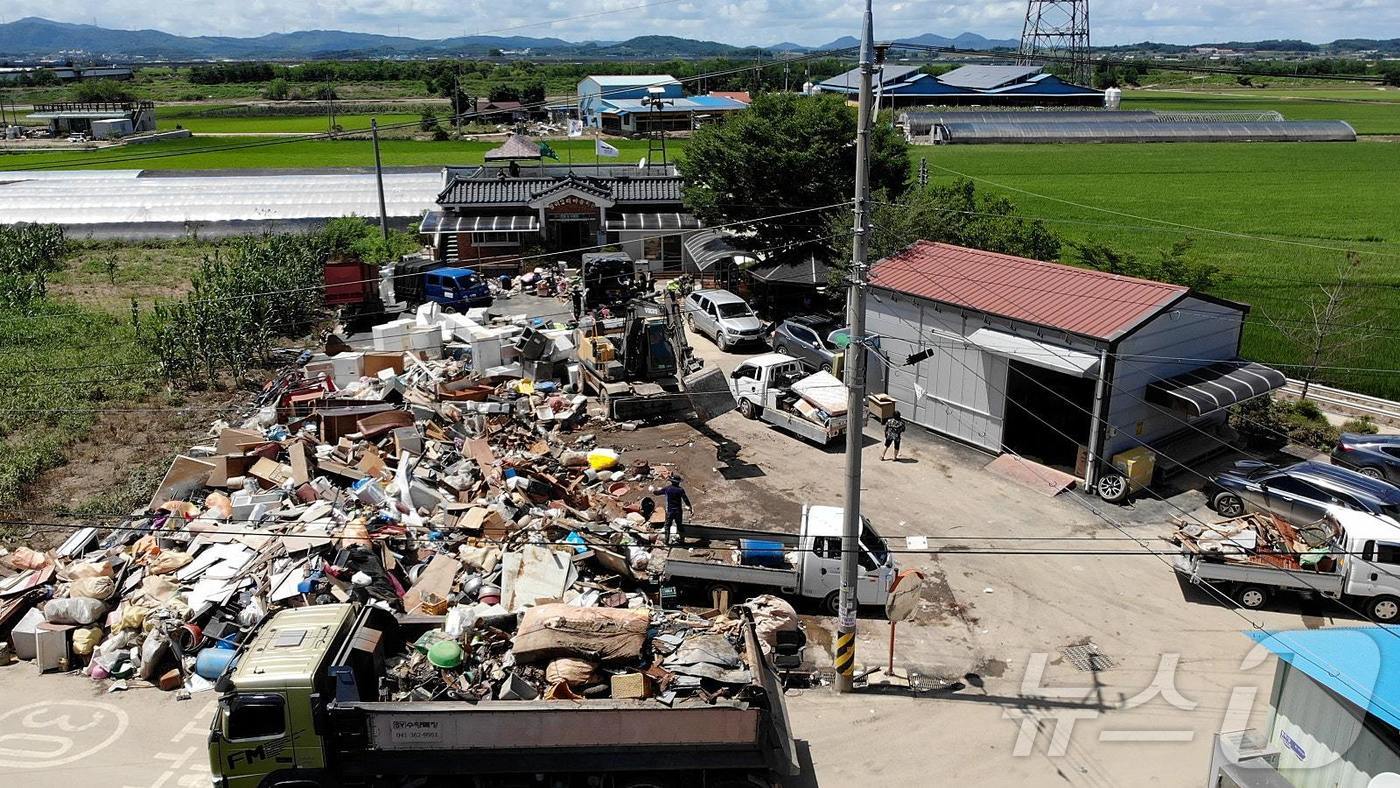 지난 17일 폭우로 예산군 전역에 걸친 수해 흔적은 여전한 가운데 21일 복구작업이 연일 이어지고 있지만 역부족인 상황이다. &#40;예산군 제공. 재판매 및 DB금지&#41;2025.7.22/뉴스1 ⓒ News1 이동원 기자