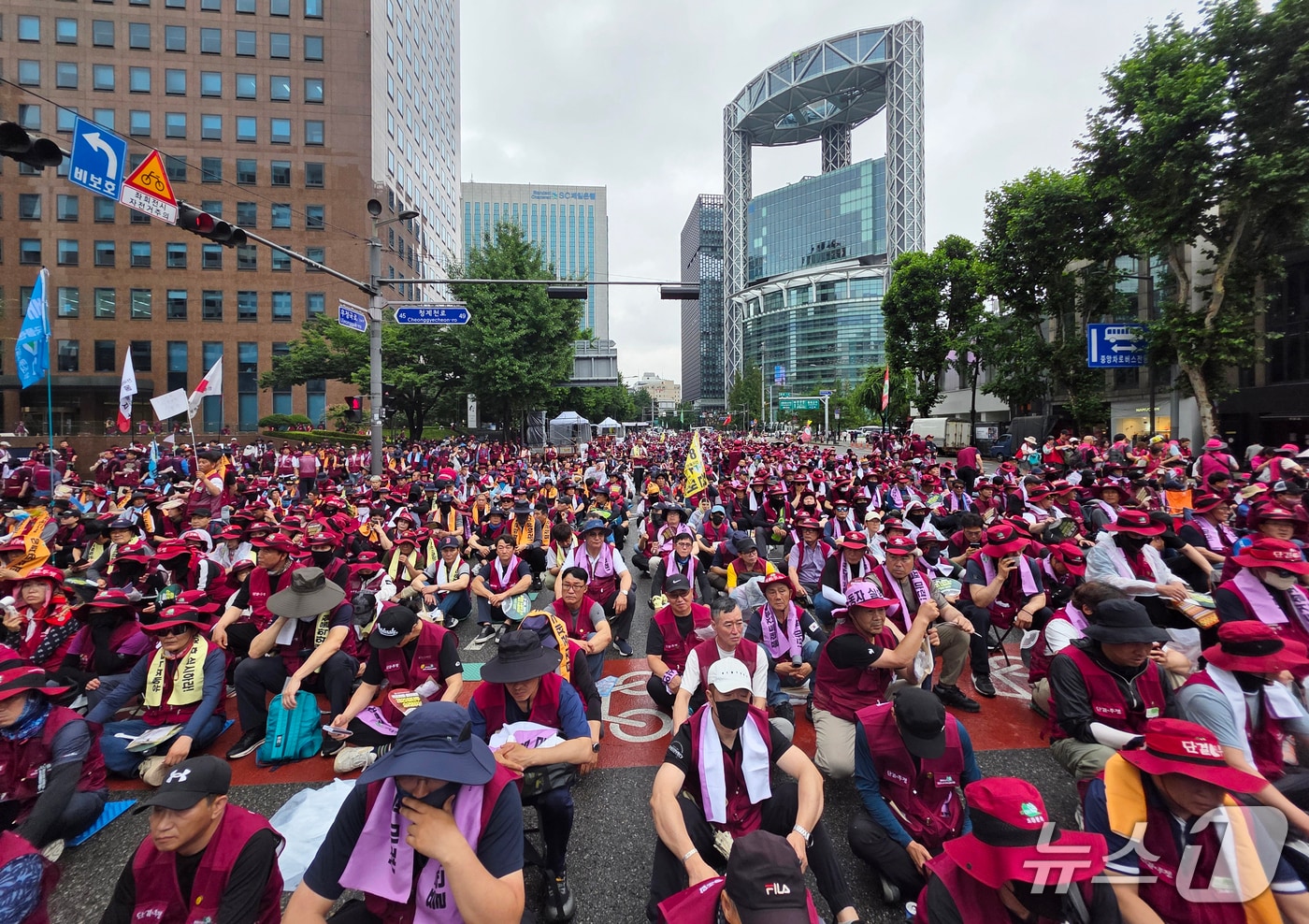 전국플랜트건설노조 울산지부 조합원들이 지난 19일 서울 상경투쟁을 하고 있다. (울산플랜트건설노조 제공. 재판매 및 DB 금지) /뉴스1