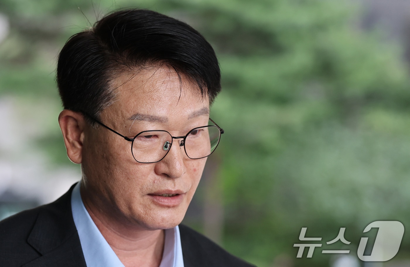 이영팔 소방청 차장이 22일 오전 서울 서초구 서울고검에 마련된 내란특검 사무실에서 '언론사 단전·단수 의혹' 관련 참고인 조사를 받기 위해 출석하고 있다. 2025.7.22/뉴스1 ⓒ News1 오대일 기자