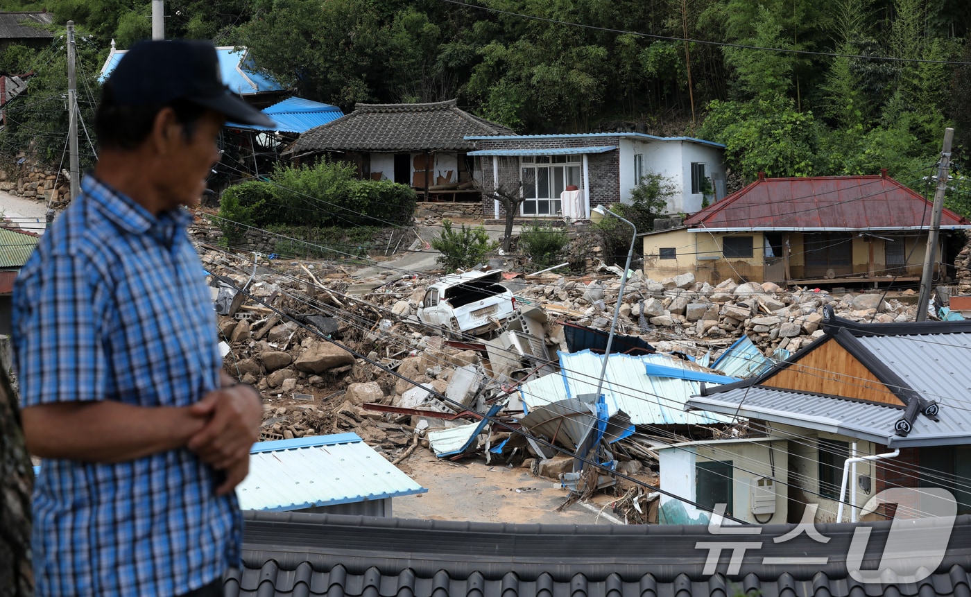 22일 폭우와 산사태 피해를 입은 경남 산청군 신등면 율현마을이 쑥대밭이 돼있다. 2025.7.22/뉴스1 ⓒ News1 윤일지 기자
