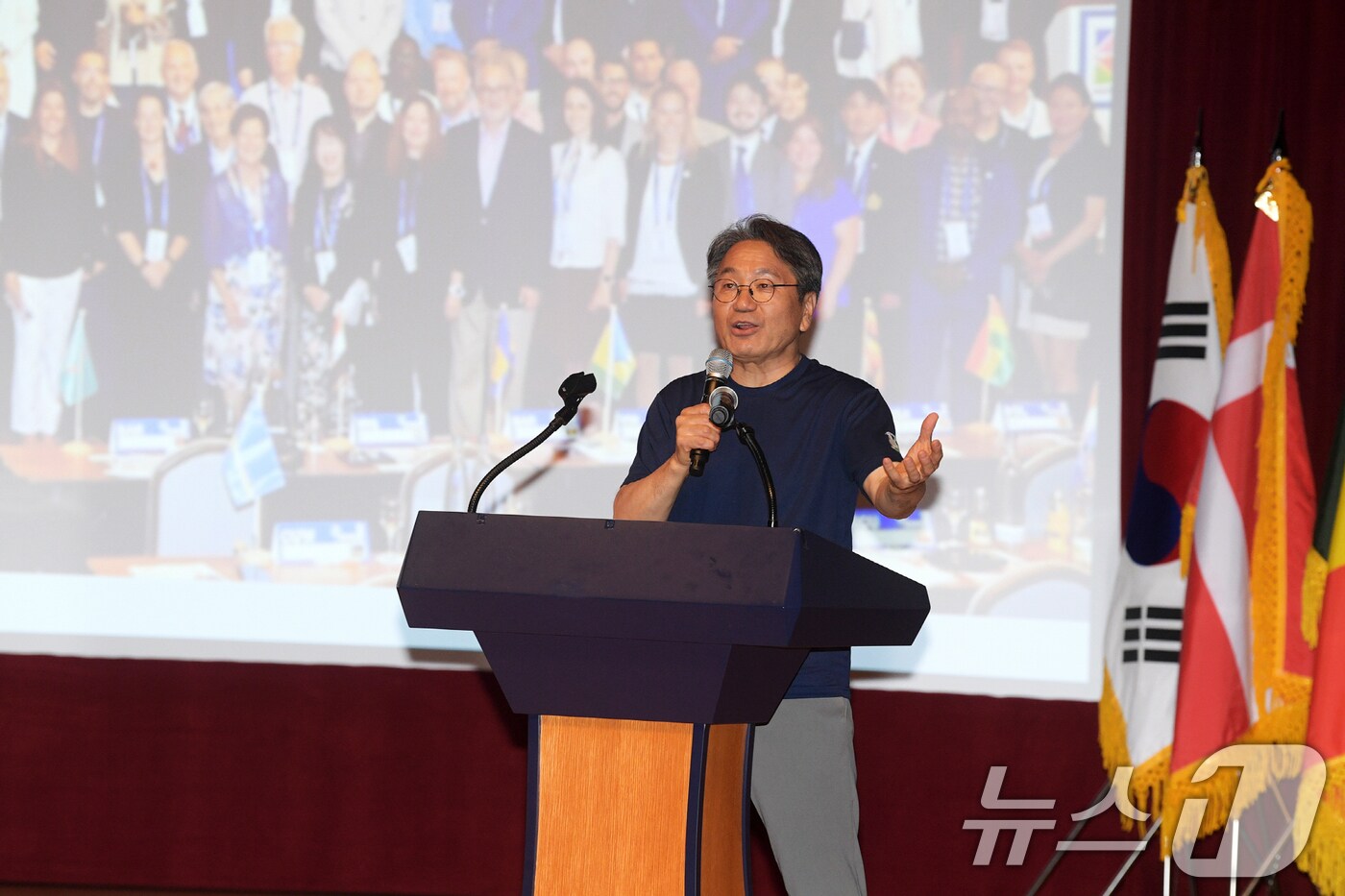 강기정 광주시장이 22일 오후 시청 대회의실에서 열린 광주 2025 세계양궁선수권대회 시민 서포터즈 발대식에 참석해 환영사를 하고 있다.&#40;광주시 제공. 재판매 및 DB 금지&#41; 2025.7.22/뉴스1 