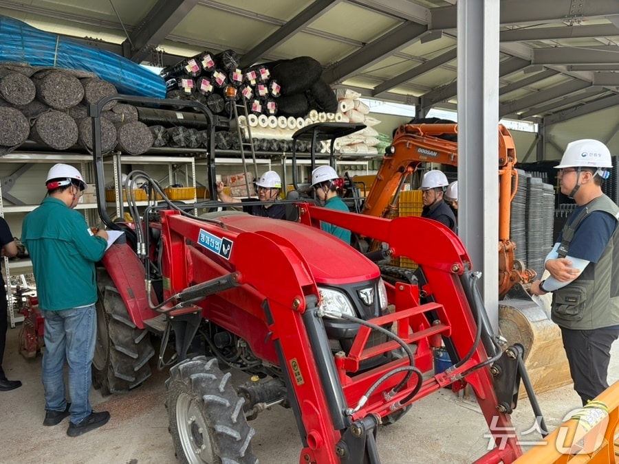 산림청 국립산림품종관리센터는 23일 안전관리전문기관인 대한산업안전관리본부와 합동 점검을 실시했다. (산림청 국립산림품종관리센터 제공.재판매 및 DB금지)/뉴스1 