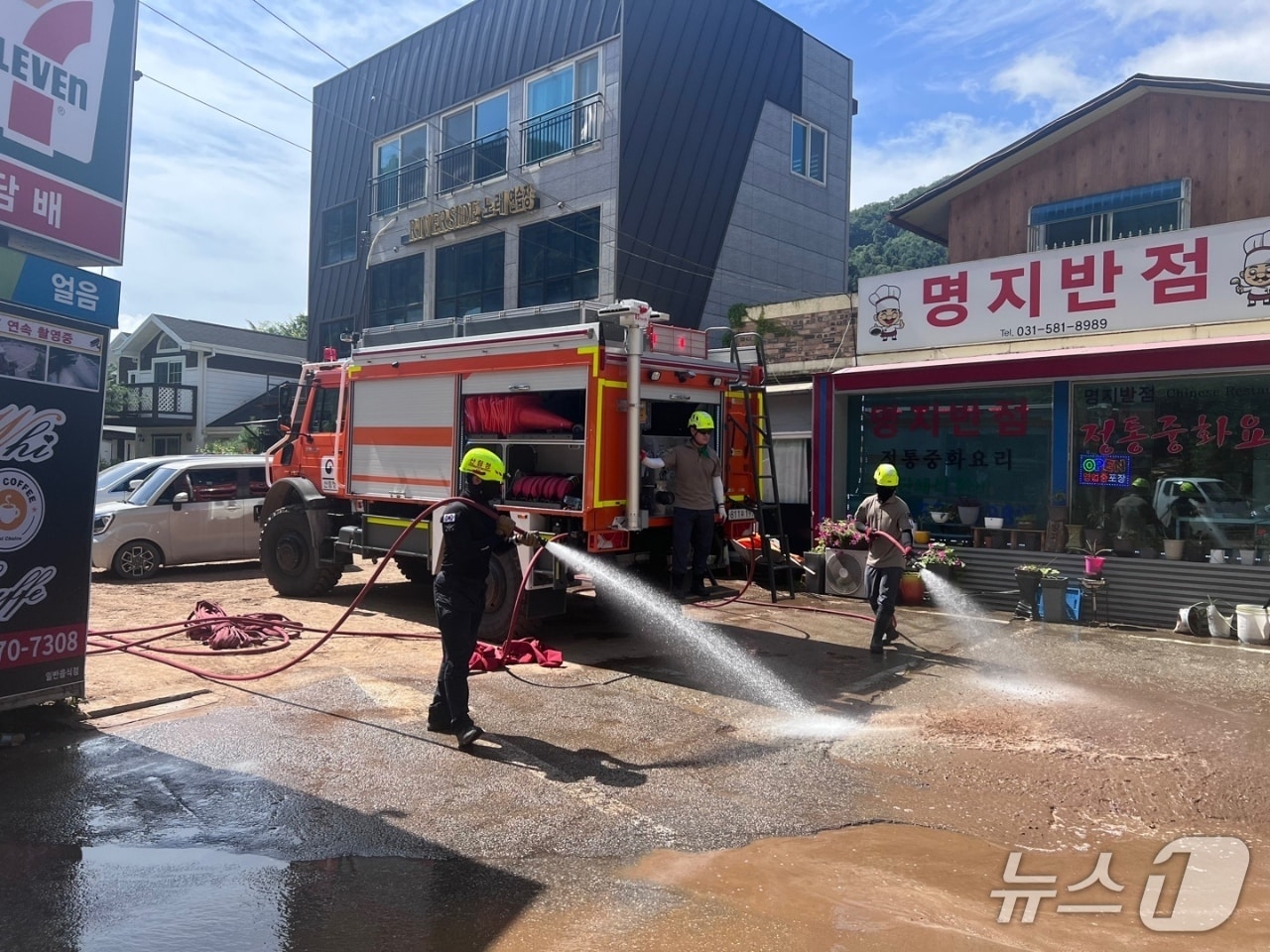 북부지방산림청이 지난 22일부터 집중호우 피해지역인 경기 가평군에서 피해 복구 활동 지원에 나서고 있다. (북부지방산림청 제공. 재판매 및 DB금지) 2025.7.23/뉴스1