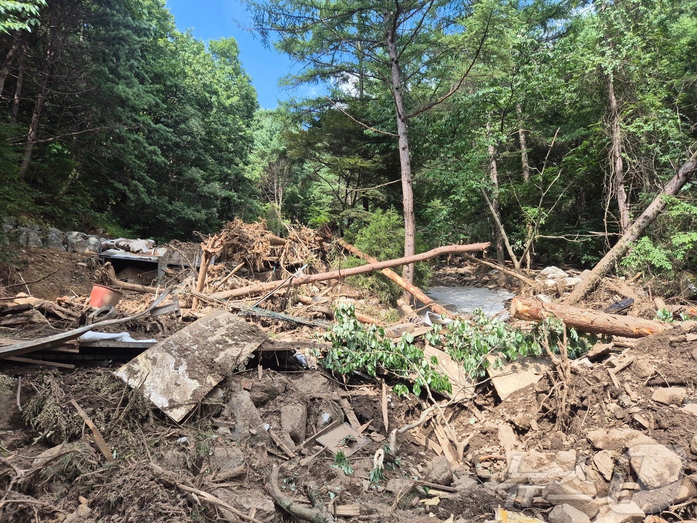 지난달 경기 가평군 한 캠핑장에서 발생한 산사태 현장. 2025.7.23/뉴스1 ⓒ News1 양희문 기자