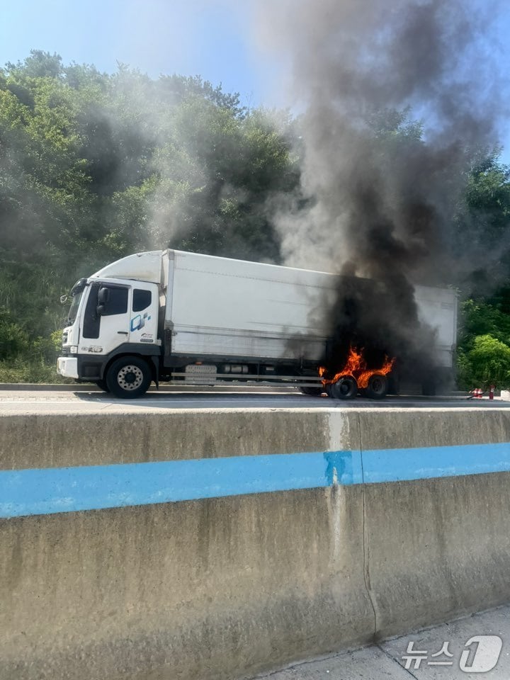 순창 트럭 화재 현장.(전북소방본부 제공. 재판매 및 DB금지)