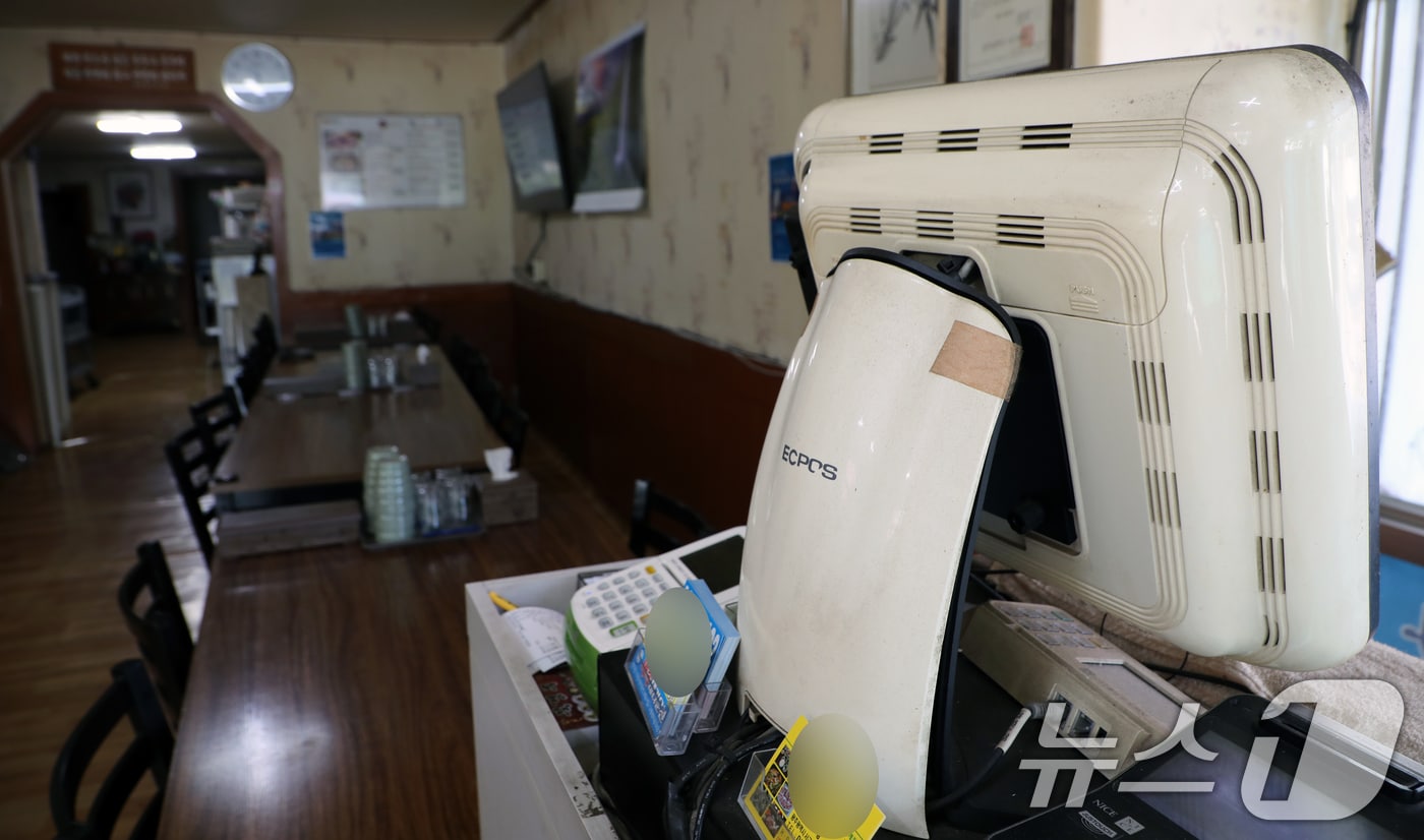 전 국민에게 1인당 15만~45만원을 지급하는 '민생회복 소비쿠폰' 1차 신청 넷째날인 24일 오전 광주 서구 농성동의 한 식당이 점심장사를 준비하고 있다. 2025.7.24 ⓒ News1 이수민 기자