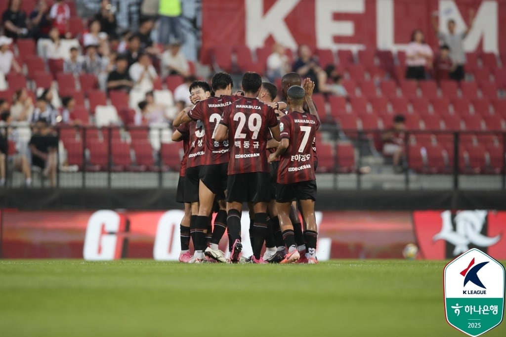K리그2 부천FC가 한국프로축구연맹으로부터 제재금 300만원 징계를 받았다. (프로축구연맹 제공)
