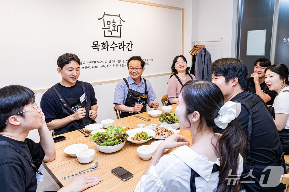 목화수라간에서 진행된 '영등포반찬회' 프로그램에 참여한 청년들 모습.(영등포구 제공)