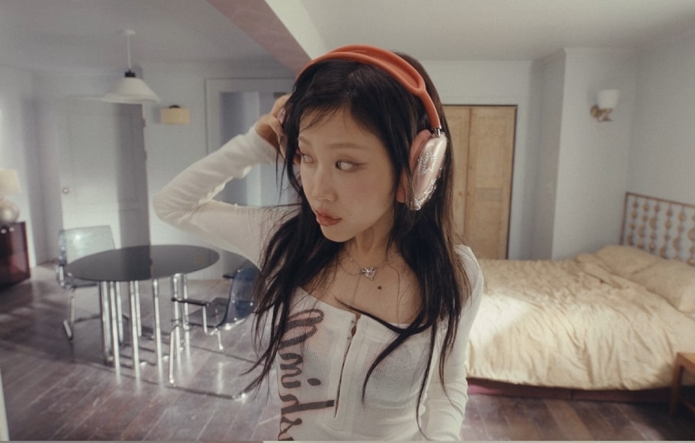 혜윤('어딕티드' 뮤직비디오 티저 갈무리)