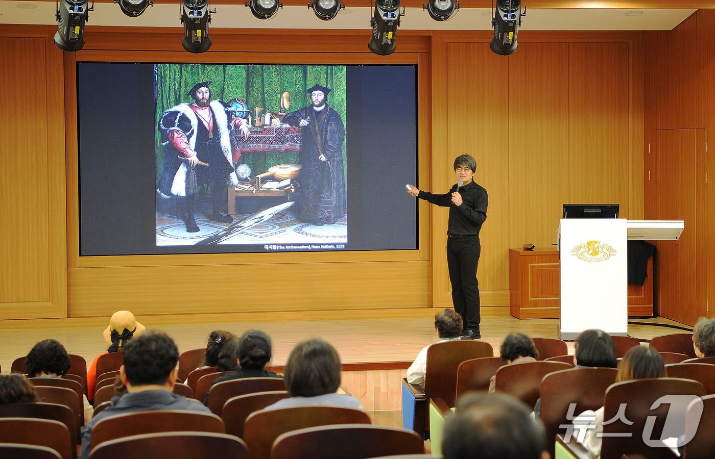계명대의 올해 1학기 박물관 특화 아카데미 '바로크 시대의 과학정신, 예술을 꽃피우다' 강의 모습.(계명대 제공. 재판매 및 DB 금지)