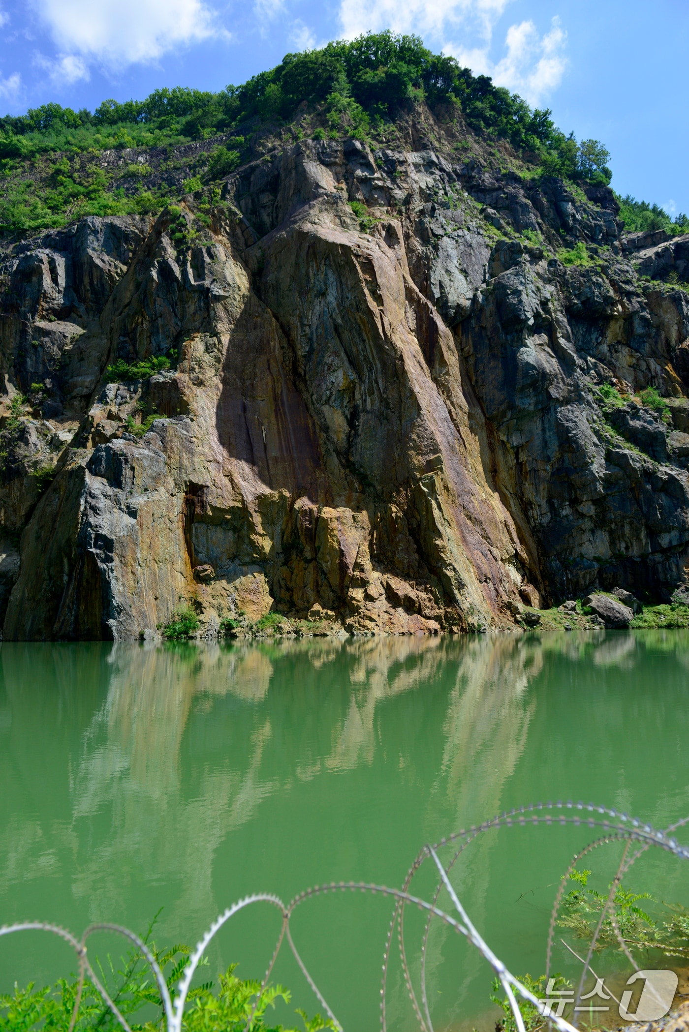 대구 달성군 가창면에 있는 채석장. 최근 SNS에서 입소문을 타면서 관광객의 발길이 이어지고 있다.2025.7.25/뉴스1 ⓒ News1 이성덕 기자