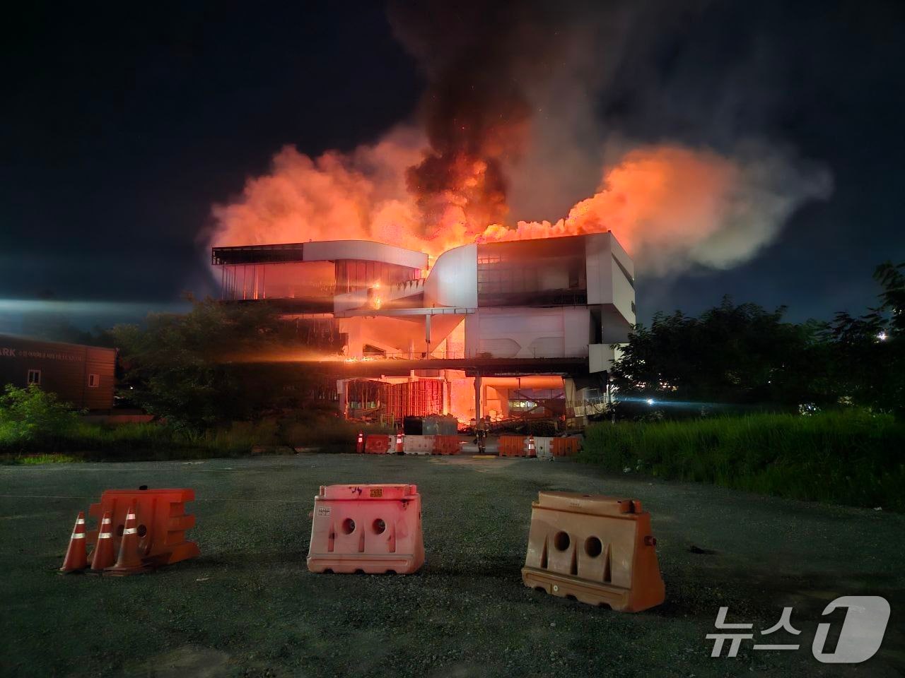 화재 현장. &#40;경기도소방재난본부 제공. 재판매 및 DB 금지&#41; 2025.7.27/뉴스1
