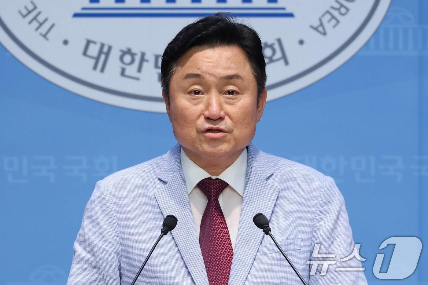 더불어민주당 부산시당 시정평가대안특별위원장인 최인호 전 의원이 27일 오전 서울 여의도 국회 소통관에서 현대건설 공관대금 및 가덕도신공항 수주 의혹 관련 기자회견을 하고 있다. 2025.7.27/뉴스1 ⓒ News1 이광호 기자