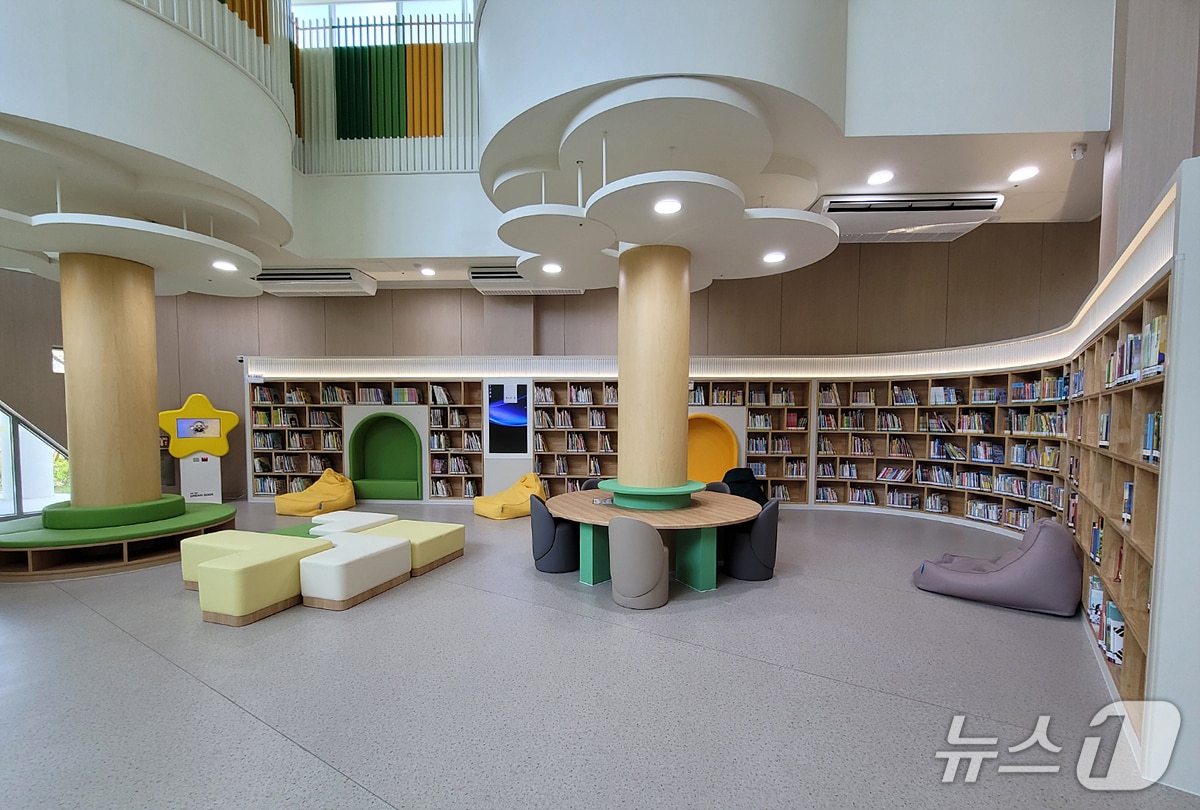 대구시는 27일 동구 숙천동 어린이 복합문화시설인 '와글와글아이세상'을 오는 29일 개관한다고 밝혔다. 사진은 시설 내부 모습. (대구시 제공. 재판매 및 DB 금지)/뉴스1