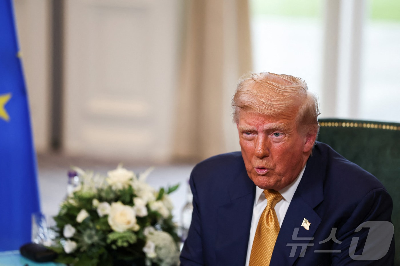 도널드 트럼프 미국 대통령이 27일(현지시간) 영국 스코틀랜드 턴베리에서 우르줄라 폰 데어 라이엔 유럽연합(EU) 집행위원회 위원장과 만나 발언하고 있다. 2025.07.27 ⓒ 로이터=뉴스1 ⓒ News1 류정민 특파원