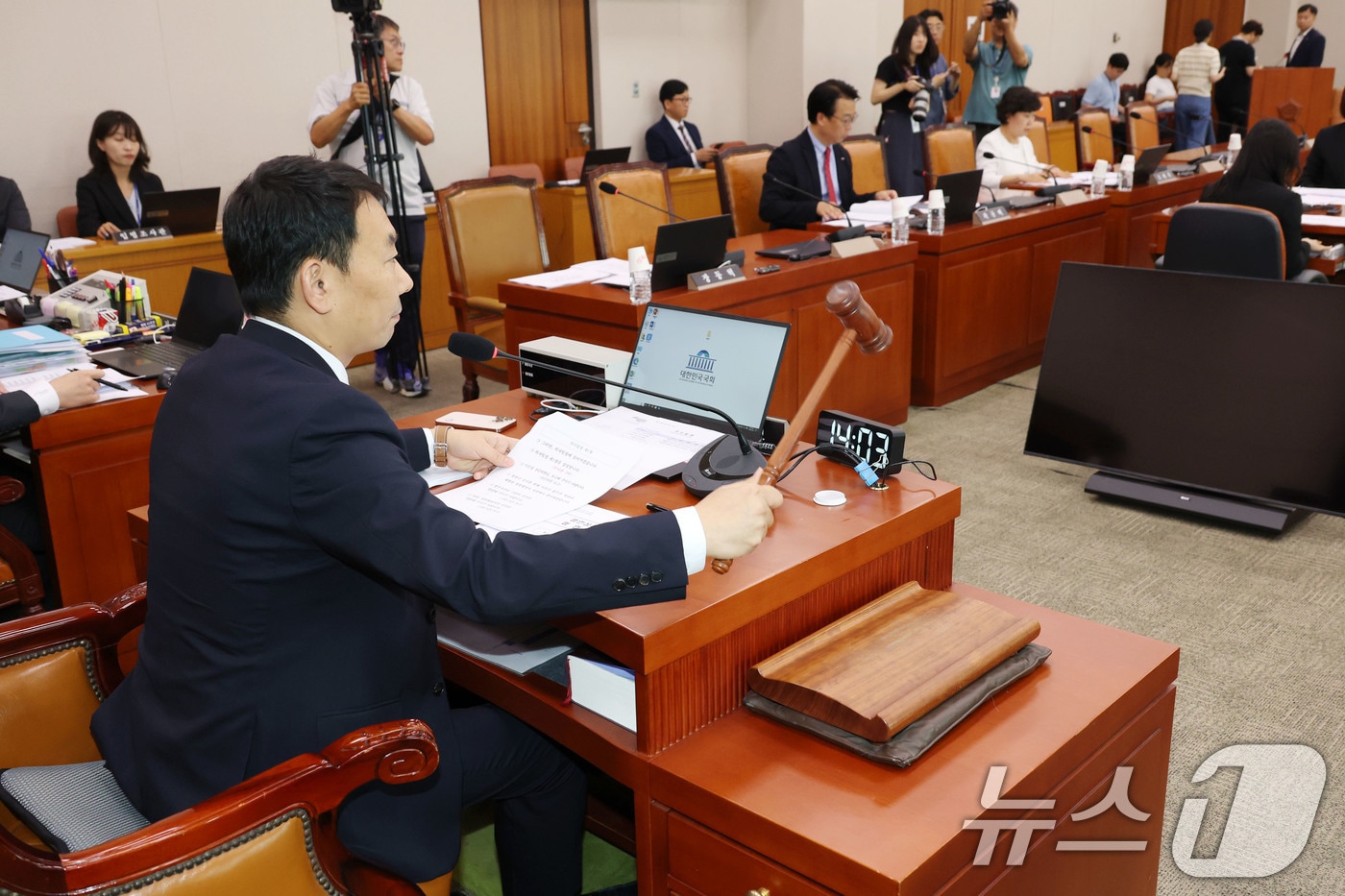 28일 오후 서울 여의도 국회에서 열린 법제사법위원회의 제3차 법안심사제1소위원회에서 김용민 소위원장이 상법 일부개정법률안을 상정하고 있다. 2025.7.28/뉴스1 ⓒ News1 이광호 기자