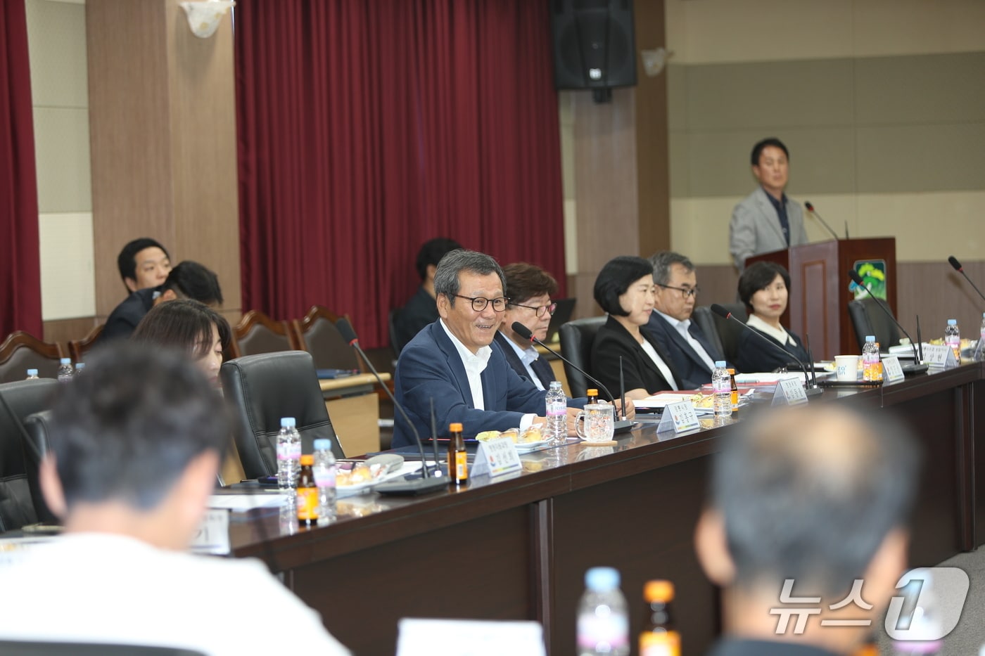 김홍규 강원 강릉시장이 지난 25일 주문진읍을 방문해 시민과의 대화 시간을 갖고 있다.(강릉시 제공, 재판매 및 DB 금지) 2025.7.28/뉴스1