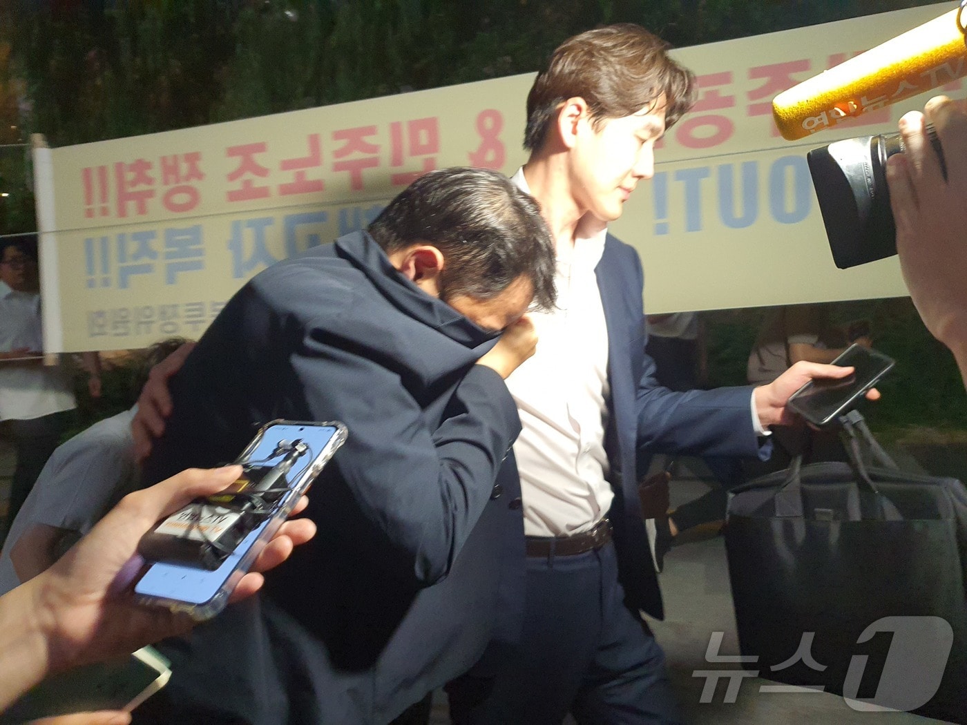 특검 출석 중인 김진우 씨