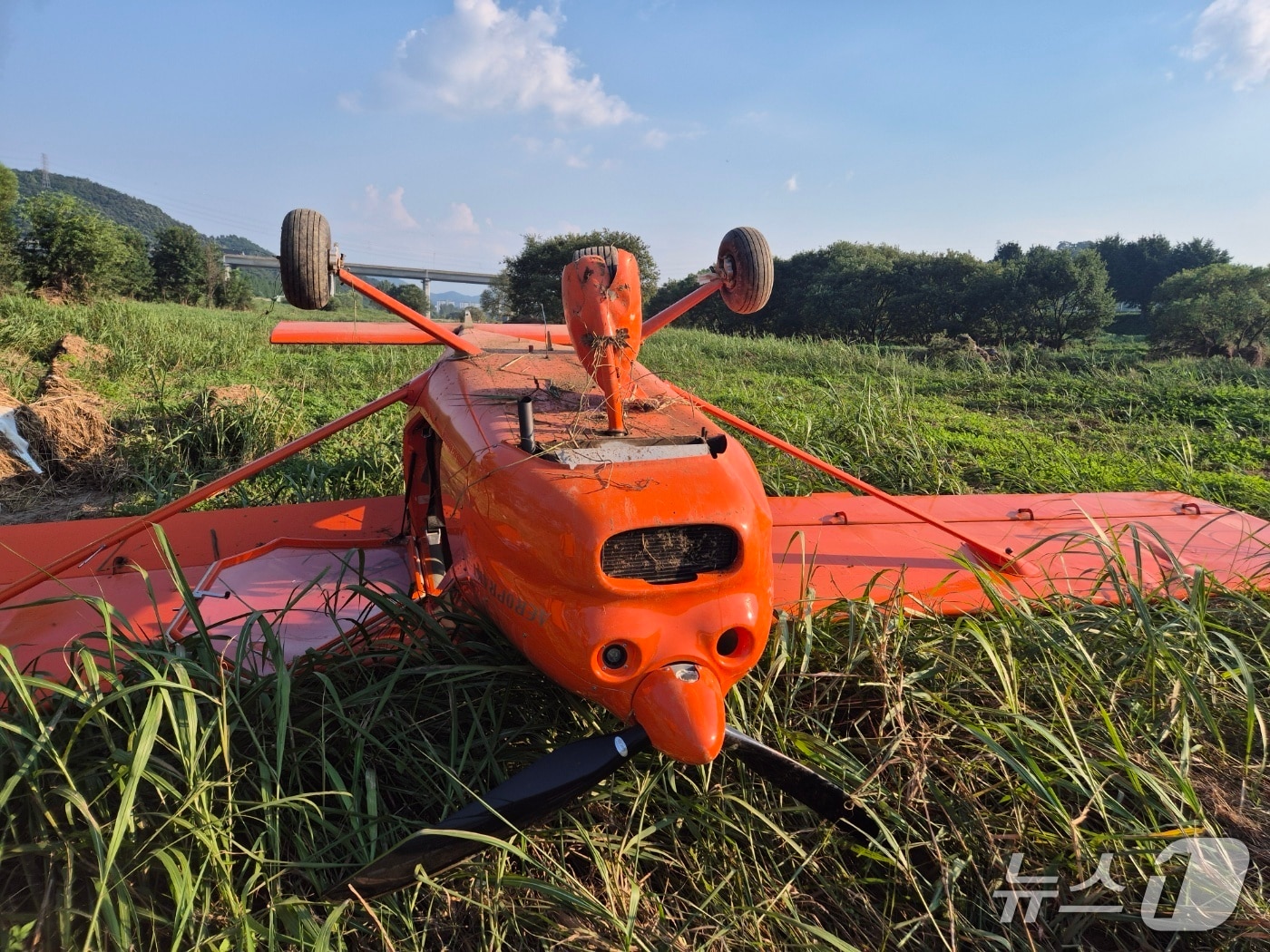 공주 의당면 수촌리 경비행기 추락 사고 현장. (공주소방서 제공, 재판매 및 DB금지) / 뉴스1 