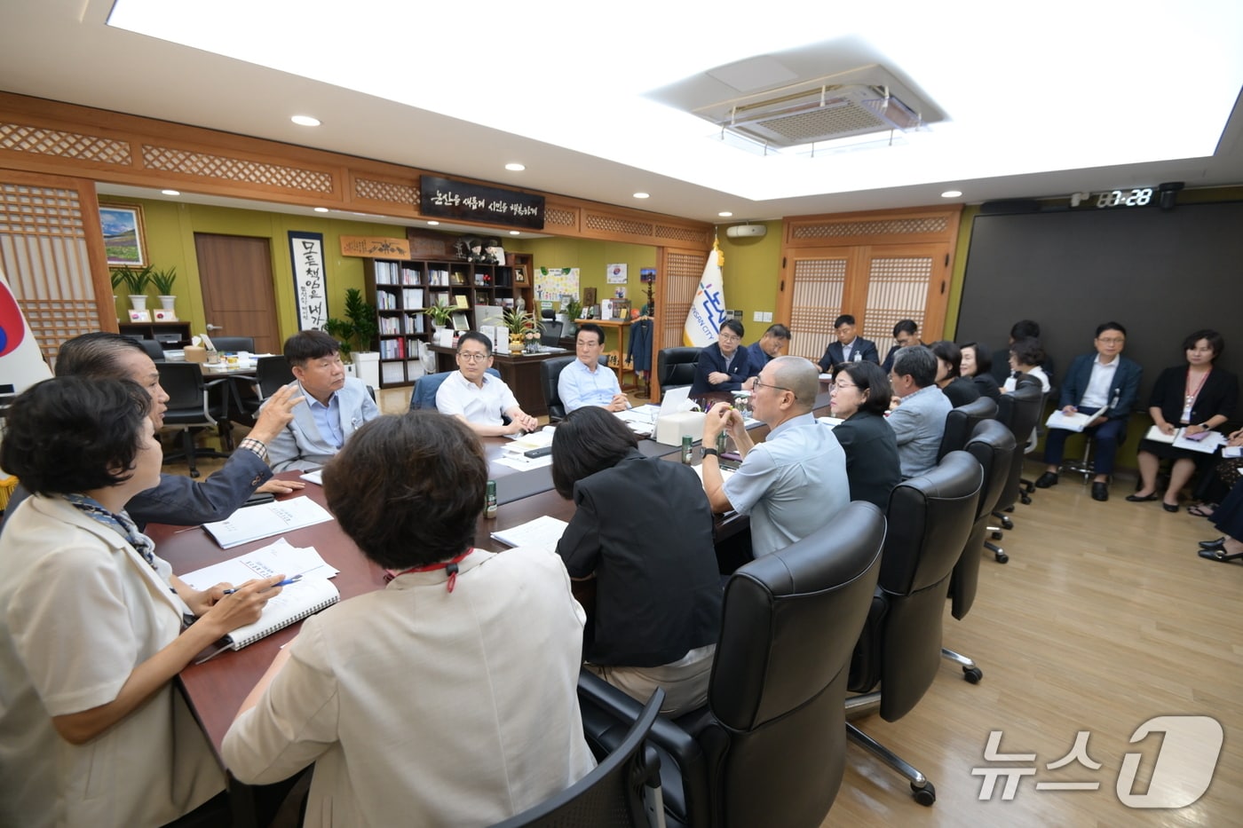 논산시가 28일 읍·면·동장 회의를 열고, 민생회복 소비쿠폰에 대한 진행 현황을 점검했다.(논산시 제공. 재판매 및 DB금지)/뉴스1