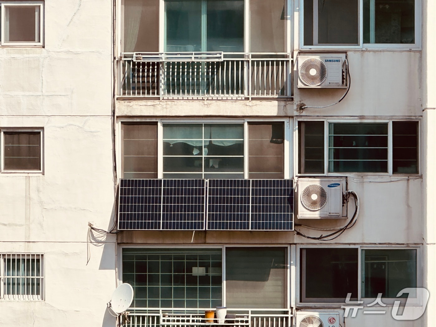 미니태양광 설치.(광명시 제공)