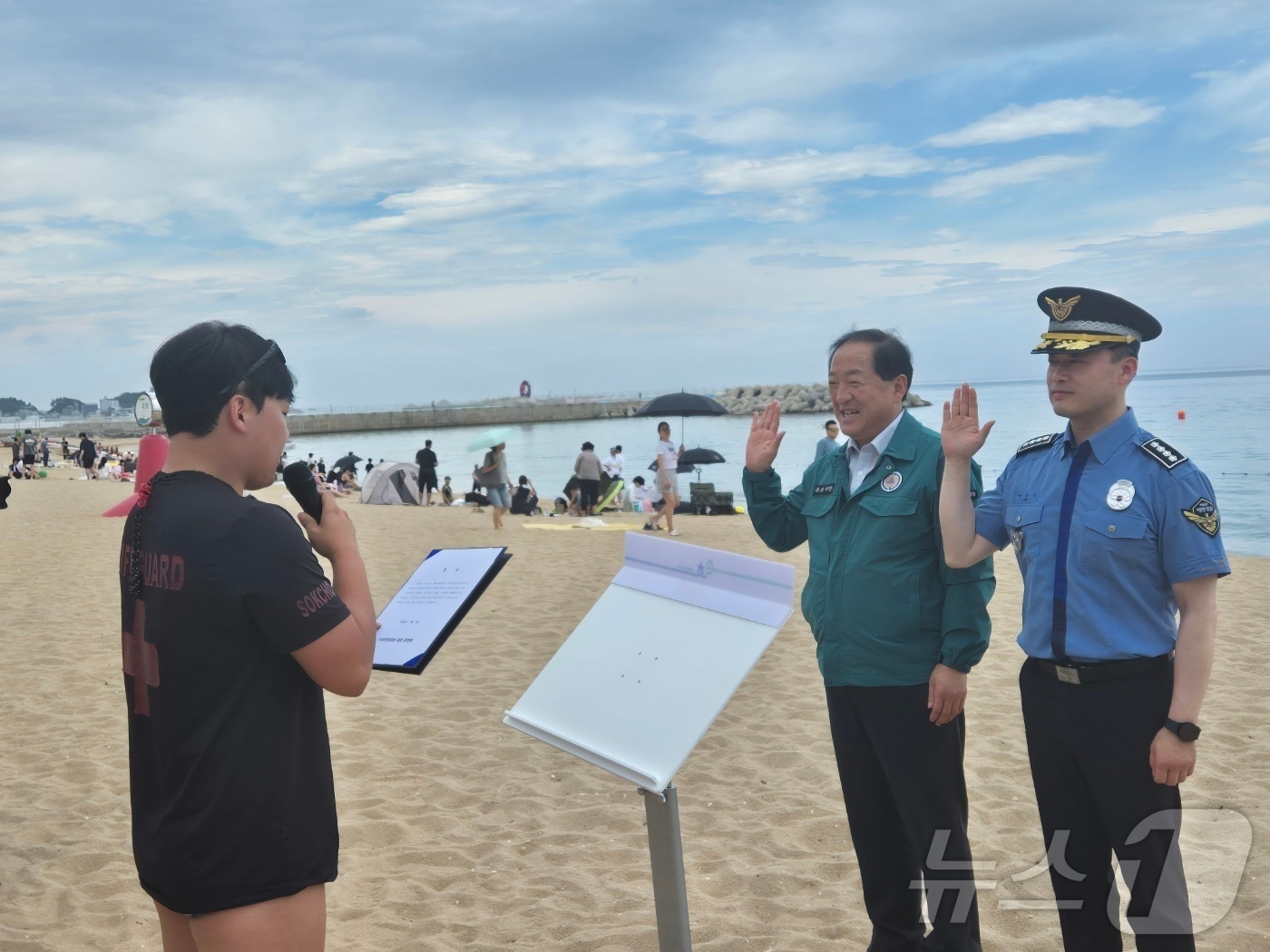 지난 7월 3일 강원 속초해수욕장에서 열린 인명구조 합동훈련.&#40;뉴스1 DB&#41;ⓒ News1 윤왕근 기자