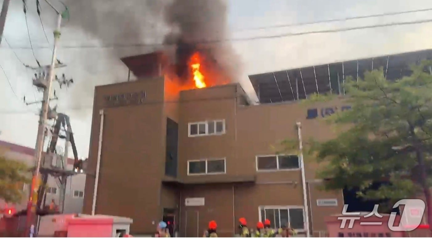 화재현장(인천소방본부 제공.재판매 및 DB금지)