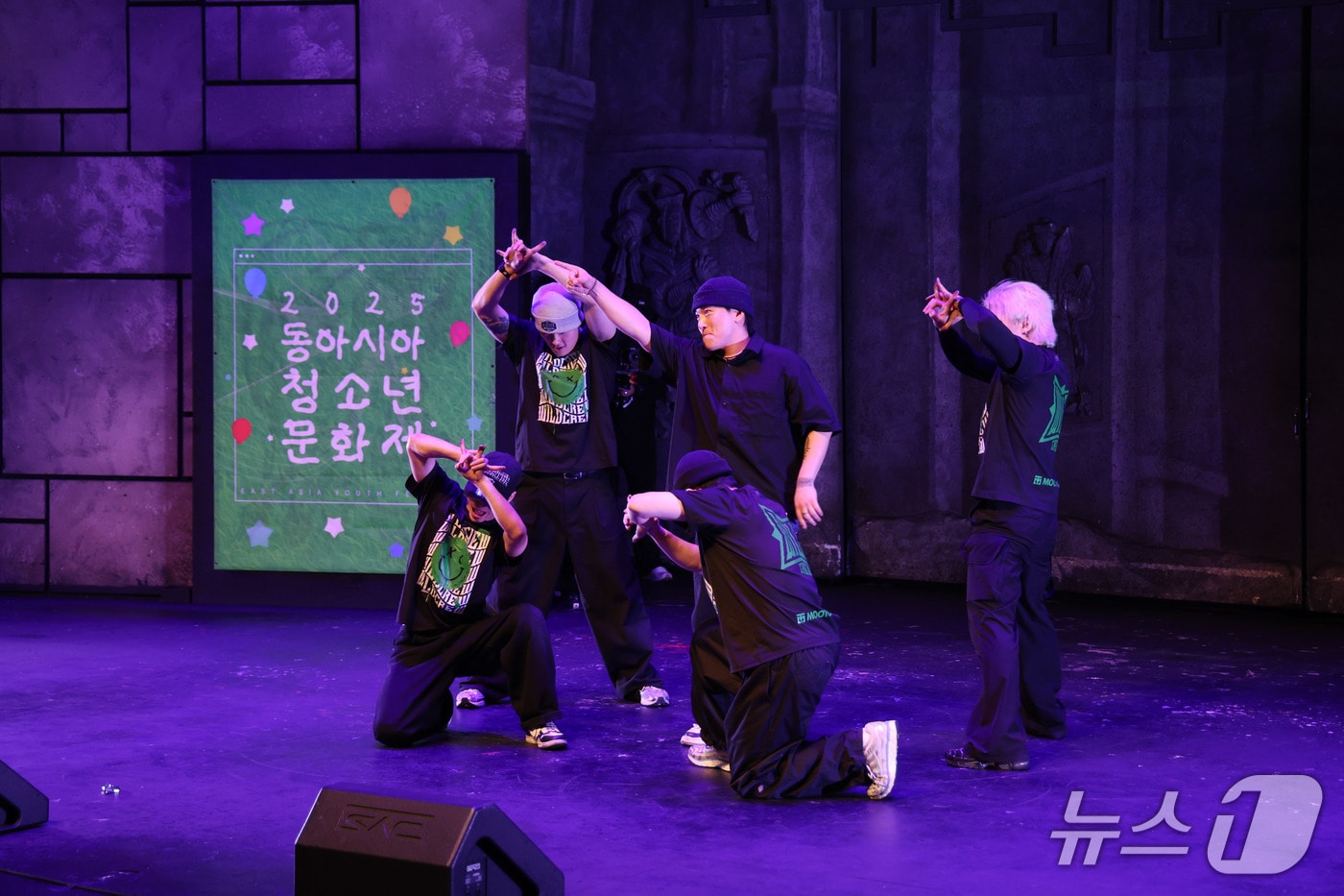 28일부터 30일까지 김해에서 열린 동아시아 청소년 문화제가 성황리에 막을 내렸다. 사진은 문화제 축하공연 모습.&#40;김해시 제공. 재판매 및 DB금지&#41;