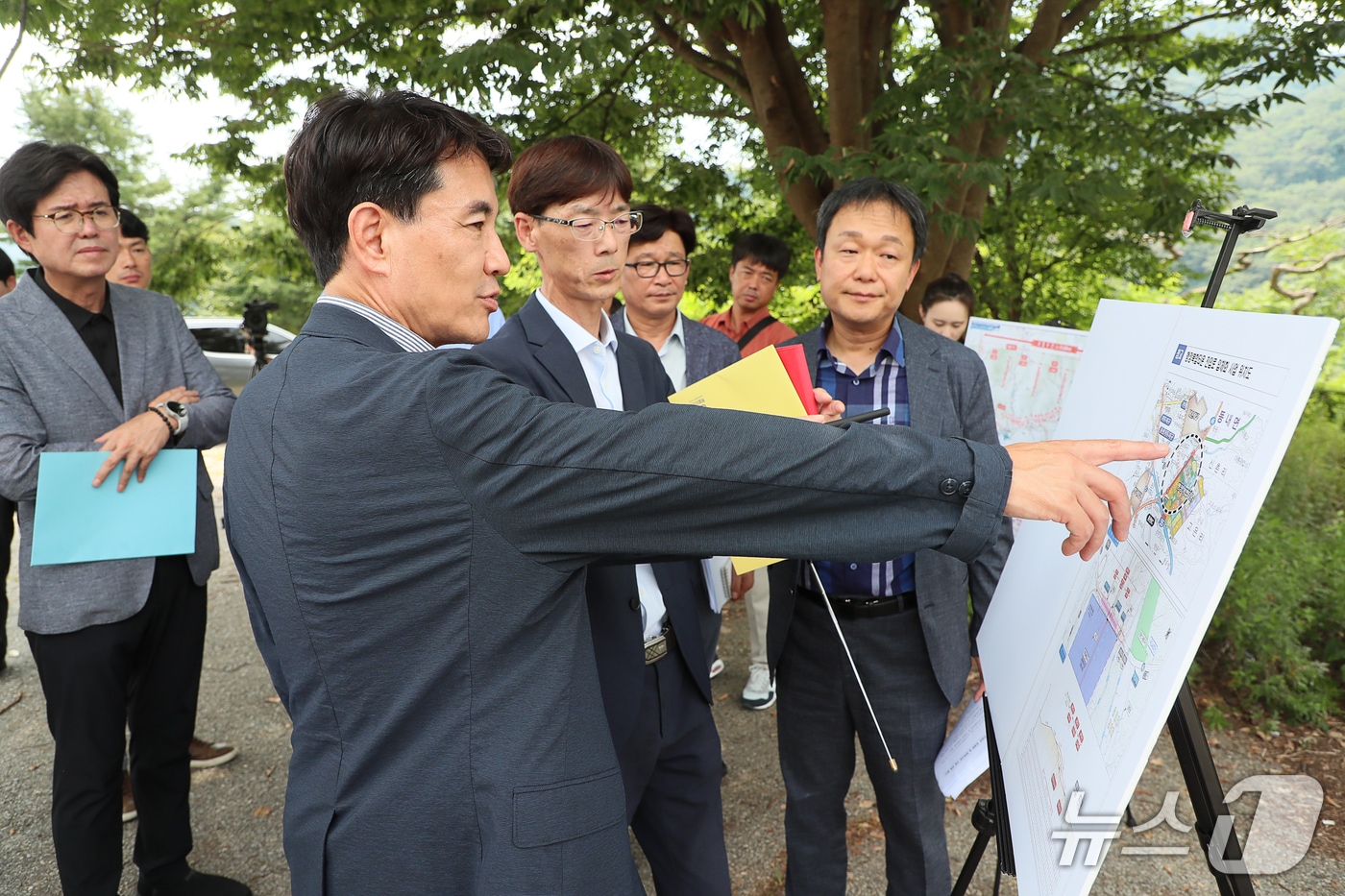 제2경춘국도 사업장 방문한 김진태 강원도지사.(강원도 제공. 재판매 및 DB금지)/뉴스1