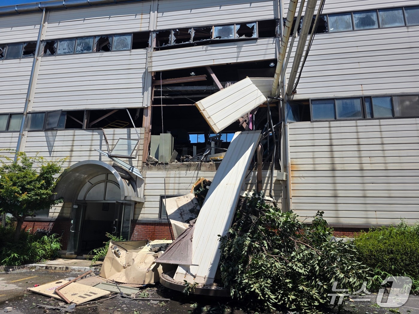 정읍 에어탱크 폭발 현장.(전북소방본부 제공. 재판매 및 DB금지)