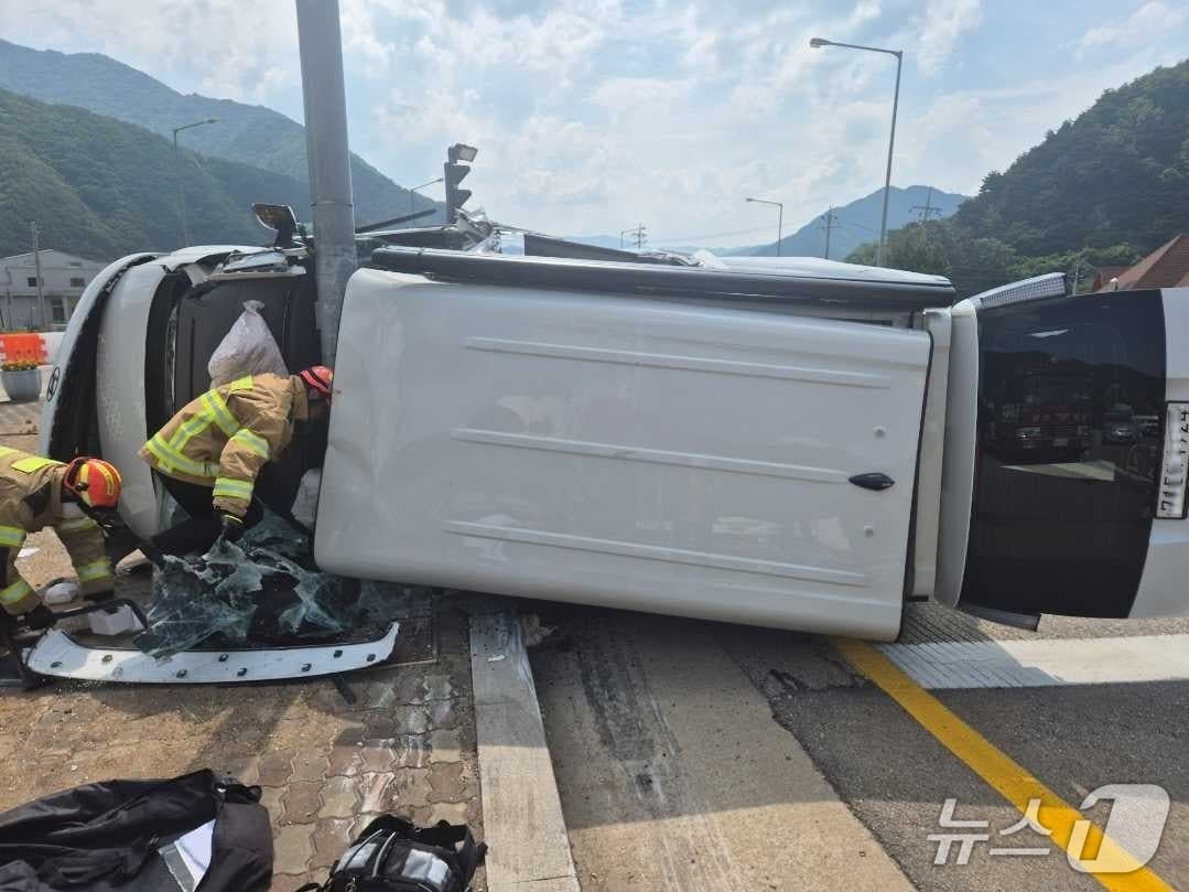 강원 인제 북면 한계사거리 사고 현장.(강원도소방본부 제공, 재판매 및 DB금지)