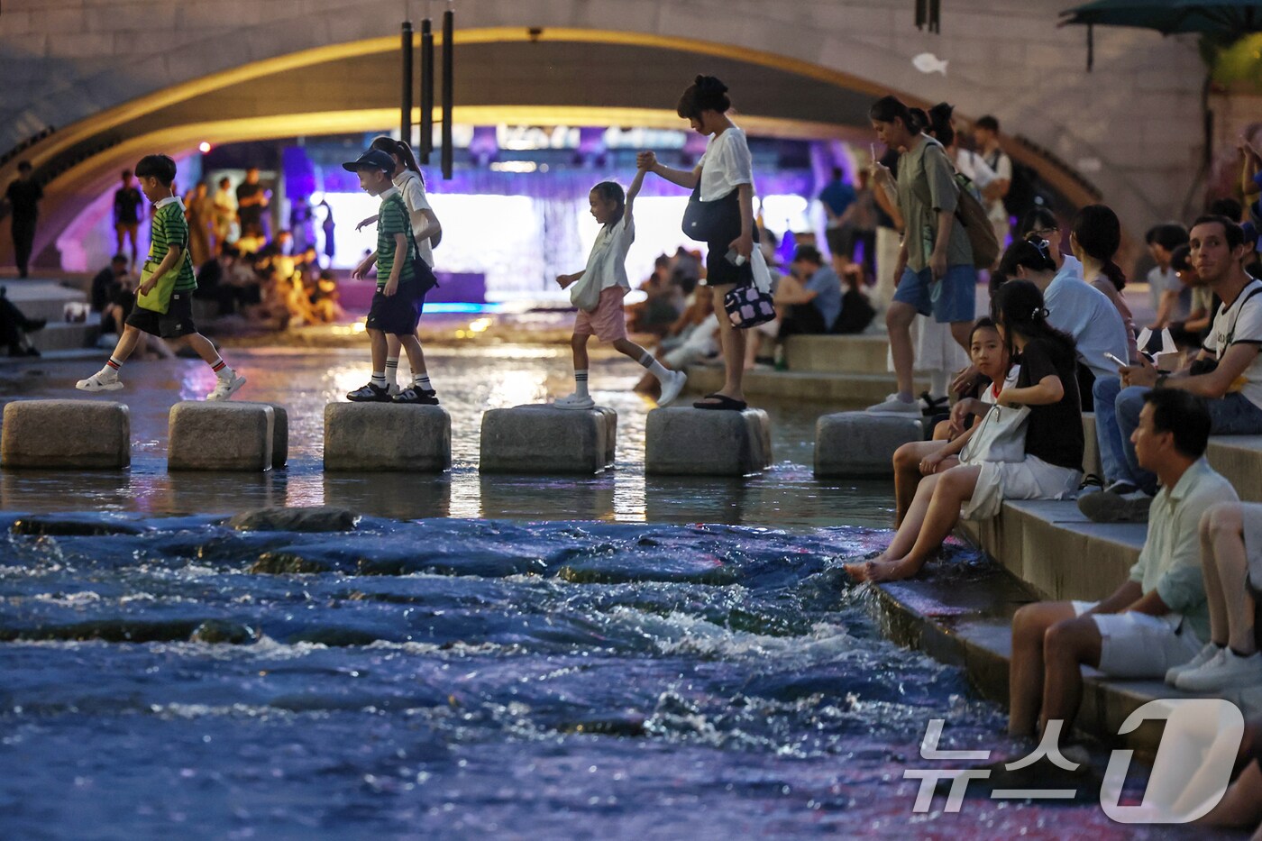 열대야 이겨내는 시민들 /뉴스1 ⓒ News1 민경석 기자