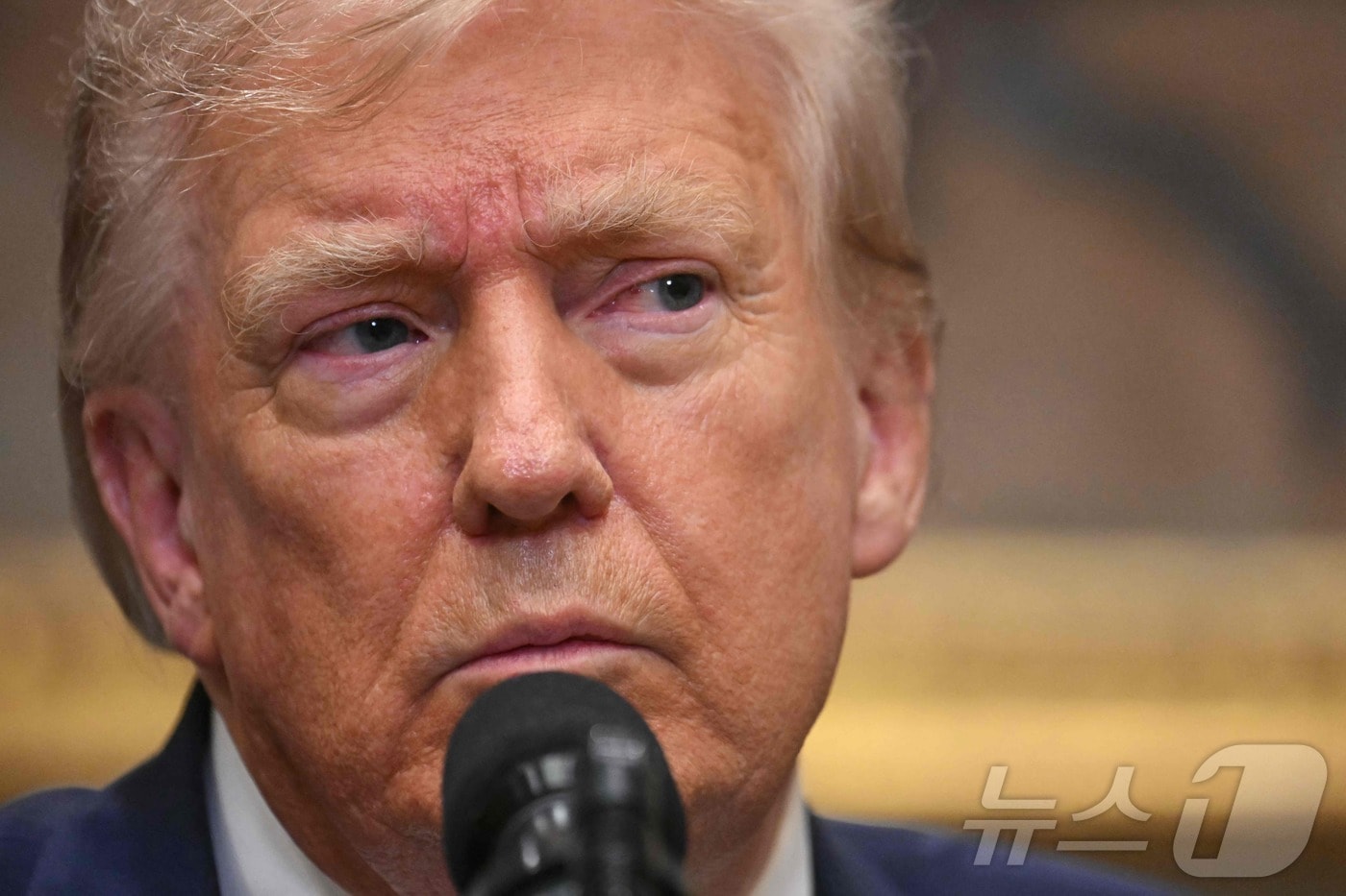 도널드 트럼프 미국 대통령이 30일(현지시간) 워싱턴DC 백악관 루즈벨트 룸에서 열린 퇴역 군인 주택 융자 프로그램 개혁법에 서명하기에 앞서 무역 협상 진행상황에 대해 설명하고 있다. 2025.07.30. ⓒ AFP=뉴스1 ⓒ News1 류정민 특파원