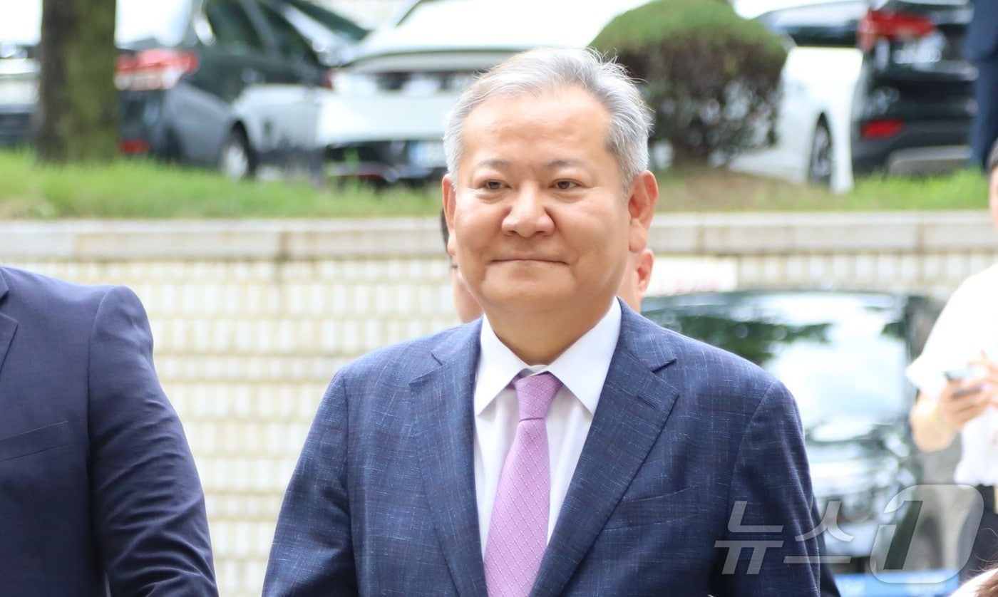 이상민 전 행정안전부 장관이 31일 오후 서울 서초구 서울중앙지방법원에서 열릴 구속 전 피의자 심문에 출석하고 있다.  2025.7.31/뉴스1 ⓒ News1 송송이 기자