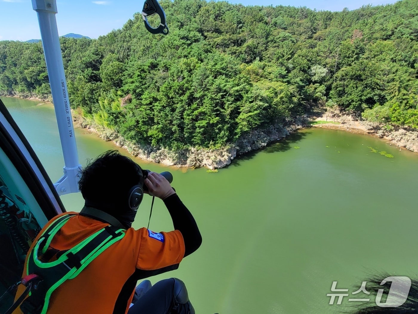 경남소방본부가 31일 산청 실종자를 찾기 위해 진양호 일원을 항공 수색하고 있다&#40;소방 제공. 재판매 및 DB금지&#41;. 2025.7.31