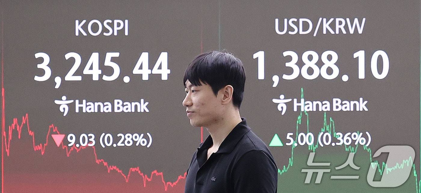 31일 오후 서울 중구 하나은행 딜링룸. 2025.7.31/뉴스1 ⓒ News1 박지혜 기자